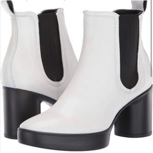 ECCO white leather high heel Chelsea boot with black accents size EU 40 9-9.5 US